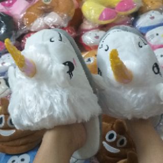Dép thú mang trong nhà