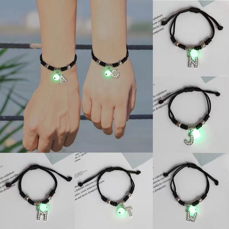 Vòng Tay Dây Bện Mặt 26 Chữ Cái Tiếng Anh Phát Sáng Trong Bóng Tối Cho Cặp Đôi Bạn Thân