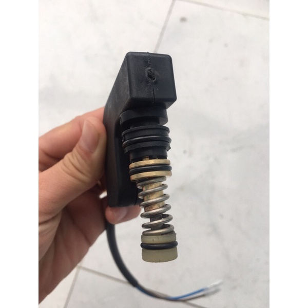 Rơ le tự ngắt máy rửa xe