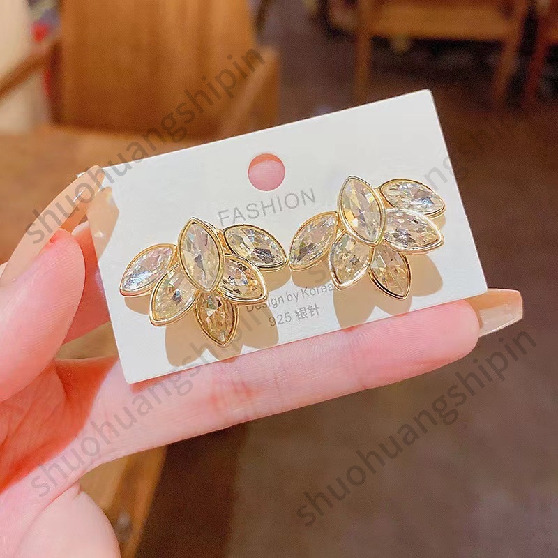 Khuyên Tai Hình Hoa Đính Đá Phong Cách Hàn Quốc Độc Đáo
