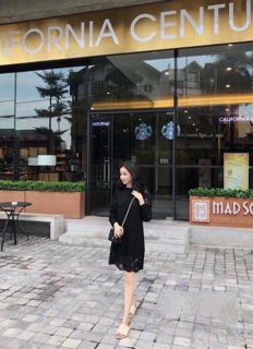 Đầm ren suông tay bo