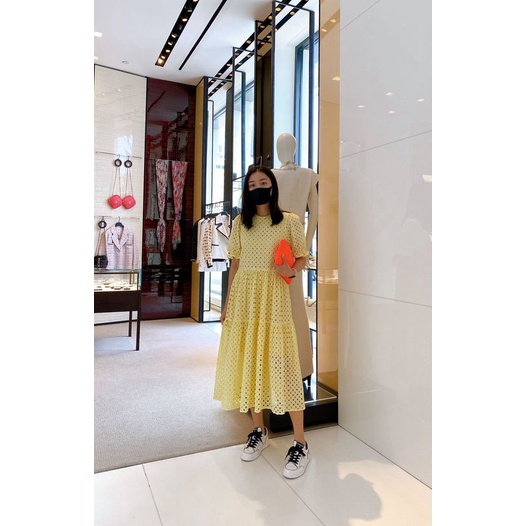 Đầm ren đục lỗ tay bồng E.studio tone màu mùa hè, form rộng thoái mái