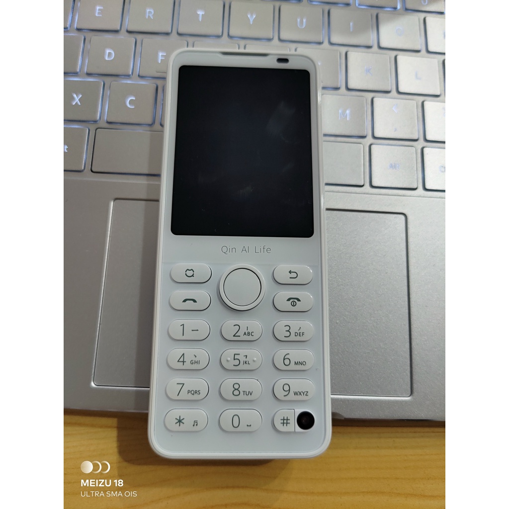 Điện thoại Xiaomi Qin F21 pro màu trắng