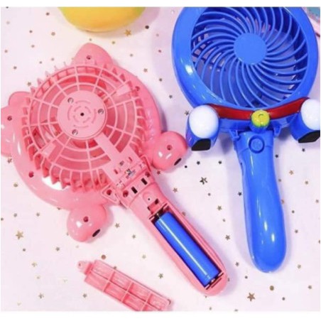 Quạt tích điện mini cầm tay hoặc gấp gọn để bàn tiện dụng thiết kế hình nhân vật hoạt hình mèo Kitty, Doremon cho nam nữ