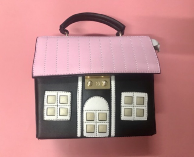 Túi xách đeo chéo hình ngôi nhà độc lạ