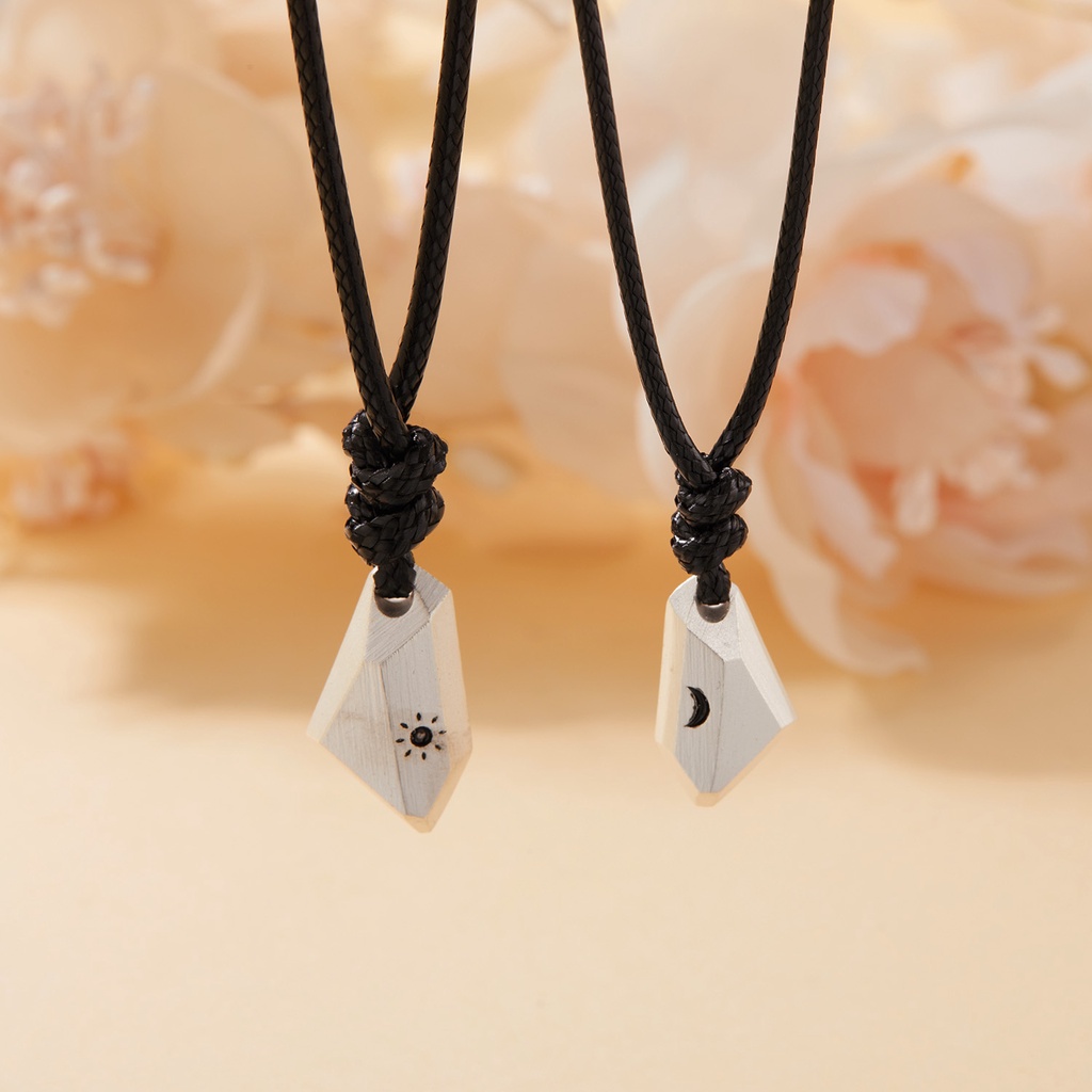 Bộ 2 Vòng cổ Mặt Trời Và Mặt Trăng Thời Trang Cho Cặp Đôi