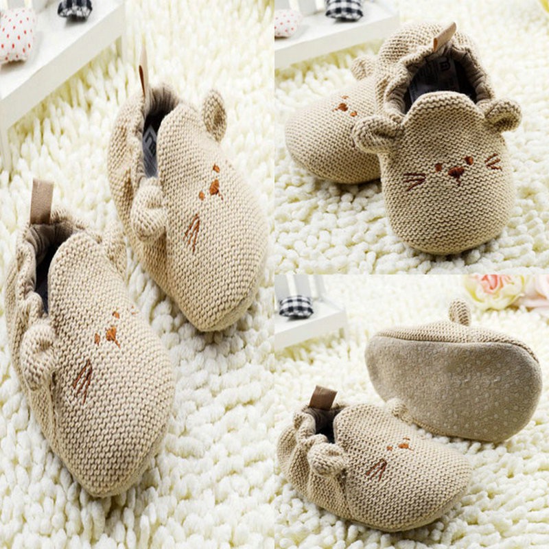 Giày bít mũi đế mềm cho bé