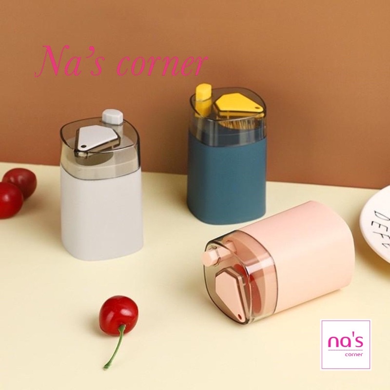 Hộp đựng tăm thiết kế thông minh, nhấn nút tăm sẽ tự động bật lên