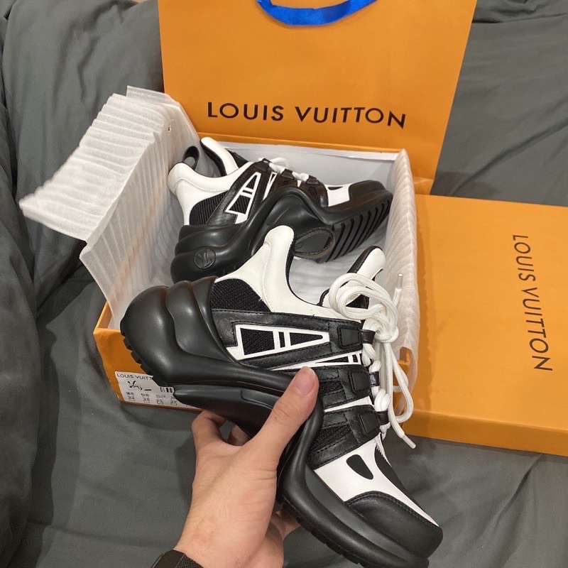 GIÀY LV TRẮNG ĐEN LAI AU SC