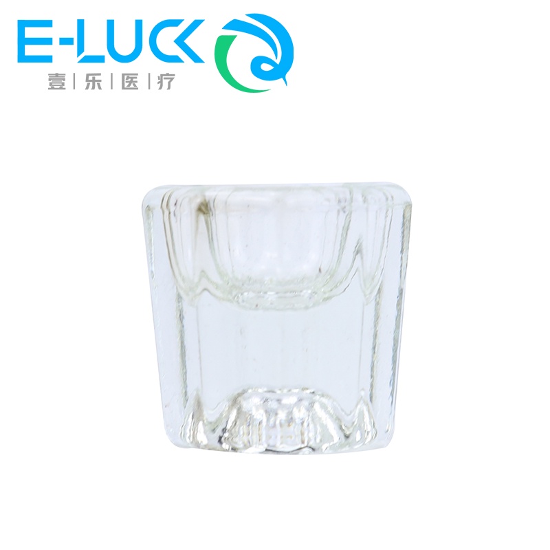 1 cốc thủy tinh dùng cho nha sĩ