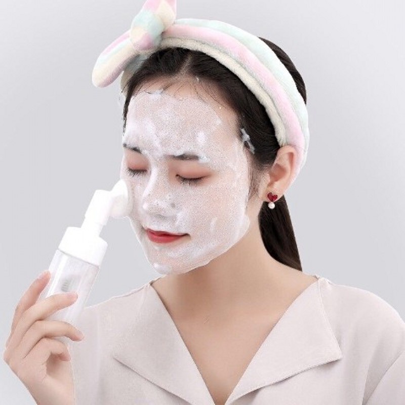 Bình đựng sữa rửa mặt 4 kích thước kèm cọ rửa mặt tiện dụng