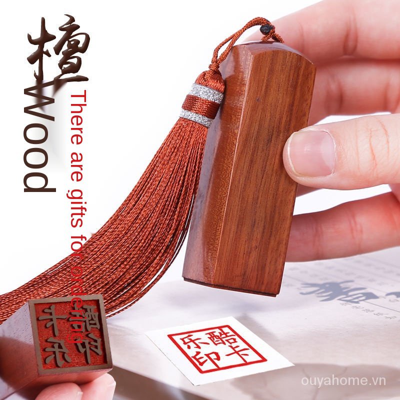 Con dấu đóng tên bằng gỗ đàn hương cứng chạm khắc chữ thư pháp sáng tạo