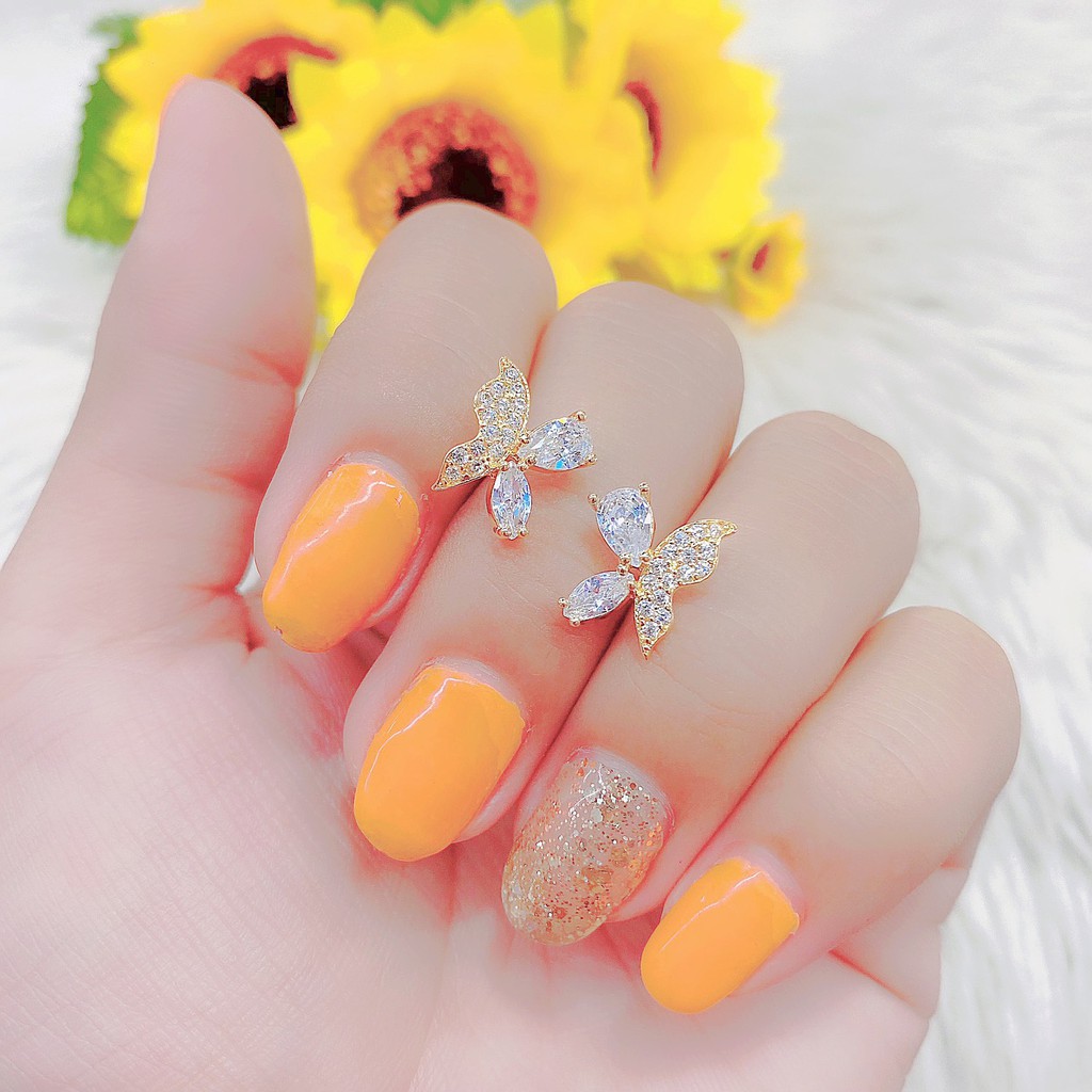 Bông tai nữ - phụ kiện nail đính đá UHA , chuôi cài chắc chắn, kiểu dáng hiện đại, thu hút, sang trọng B78