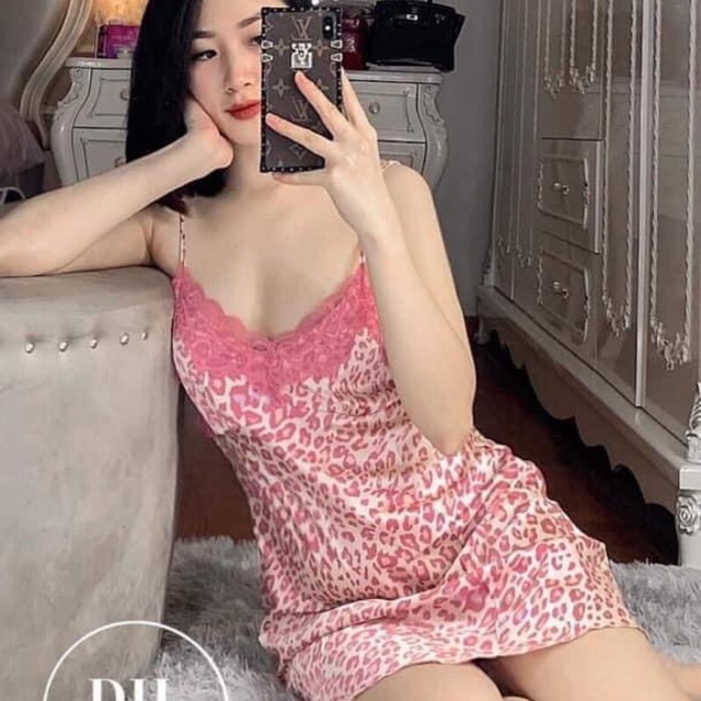 Váy ngủ báo hồng lụa mịn hàng loại một nhập khẩu
