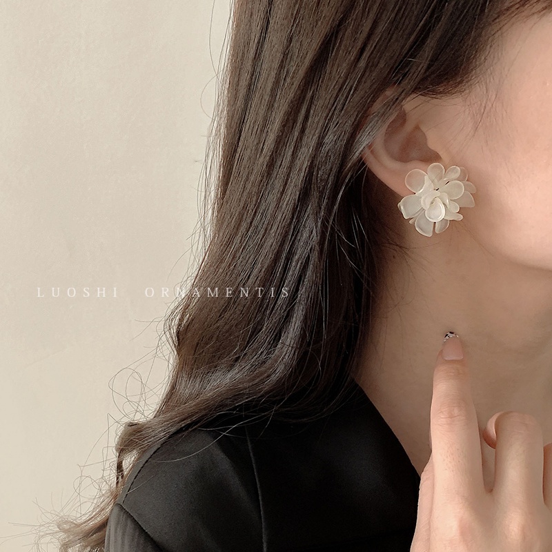 Khuyên tai phối mặt hình hoa xinh xắn cho nữ