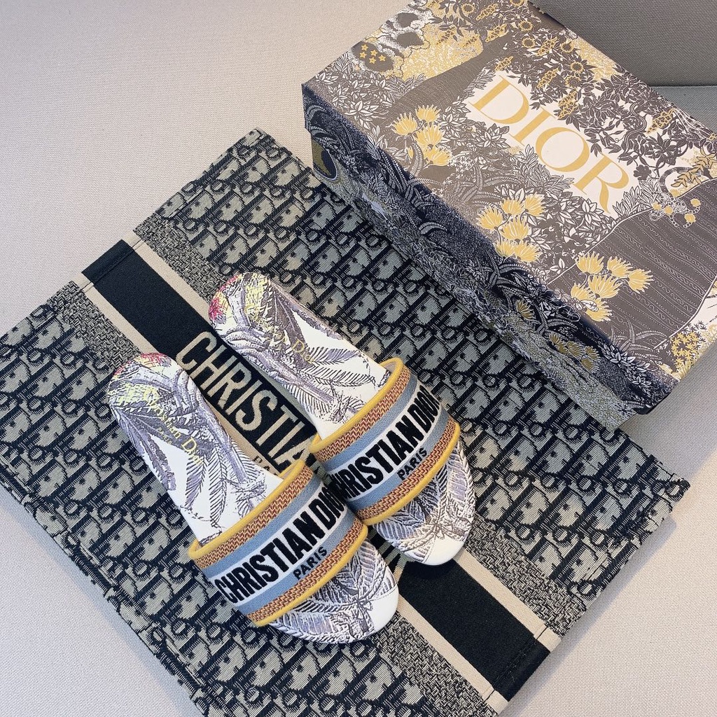 Dép Sandal Đế Bằng Thiết Kế Mới Thời Trang Dành Cho Nữ