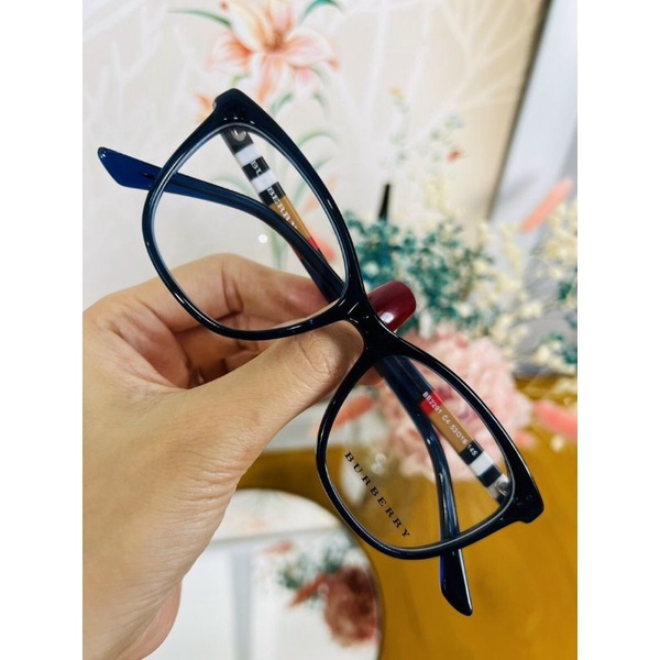 Kính Burberry