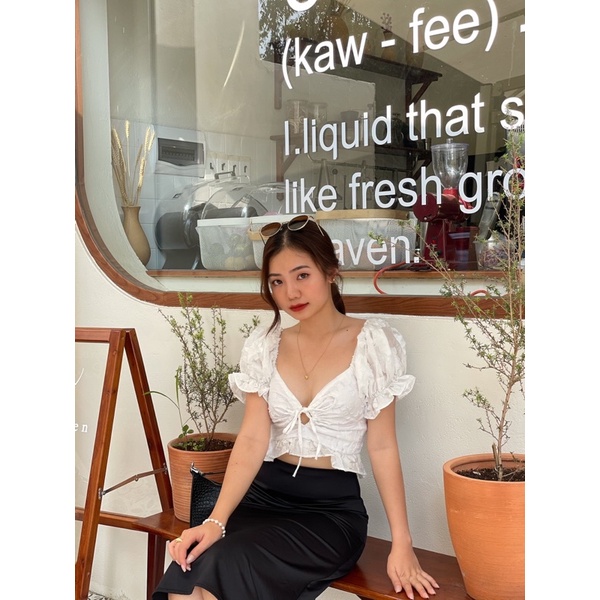 Áo croptop hoa quyến rũ REVER CLOTHINGS Camelia Top