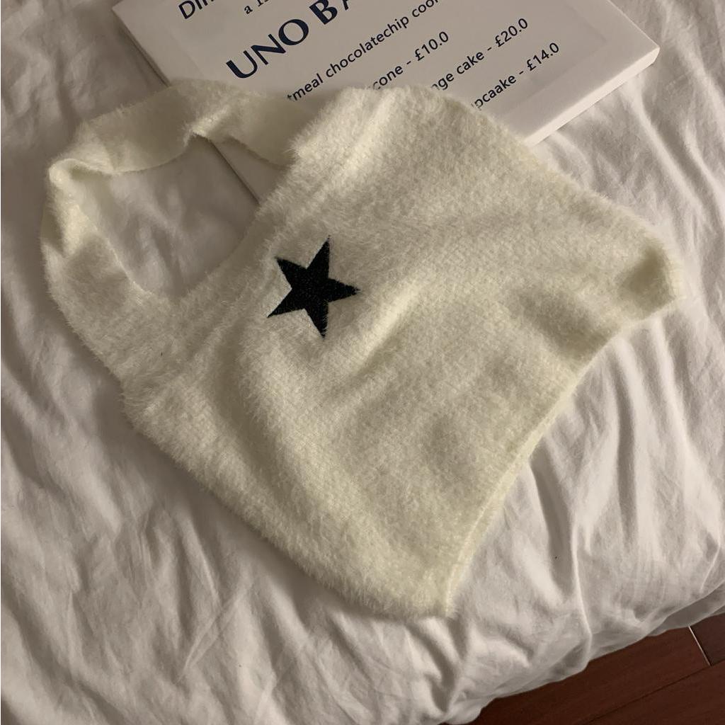 Áo Hai Dây Bằng Len Nhung Mới Với Áo vest Và Vẻ Đẹp Gợi Cảm