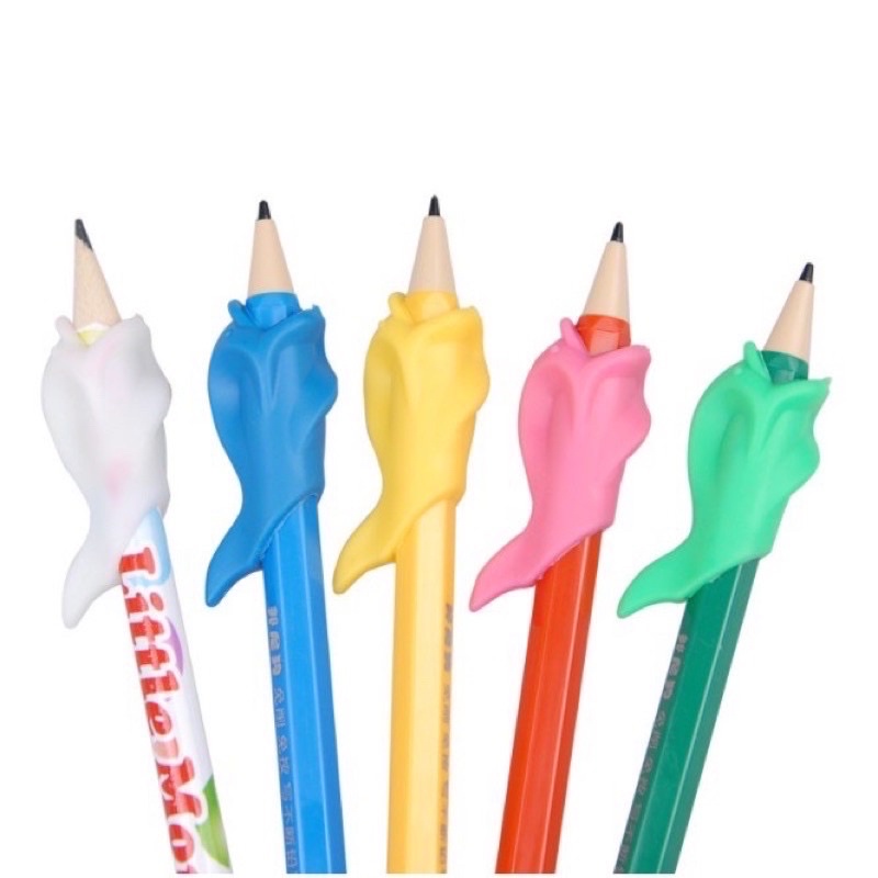 Đệm Gắn Bút Tập Viết Hình Cá Heo Cho Bé Luyện Viết Chữ Đẹp