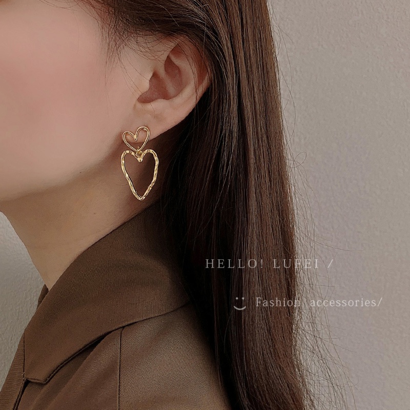 Hoa tai mạ bạc hình trái tim phong cách Hàn Quốc 2023