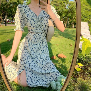 Đầm hoa cổ V dáng ôm xẻ tà nữ tính