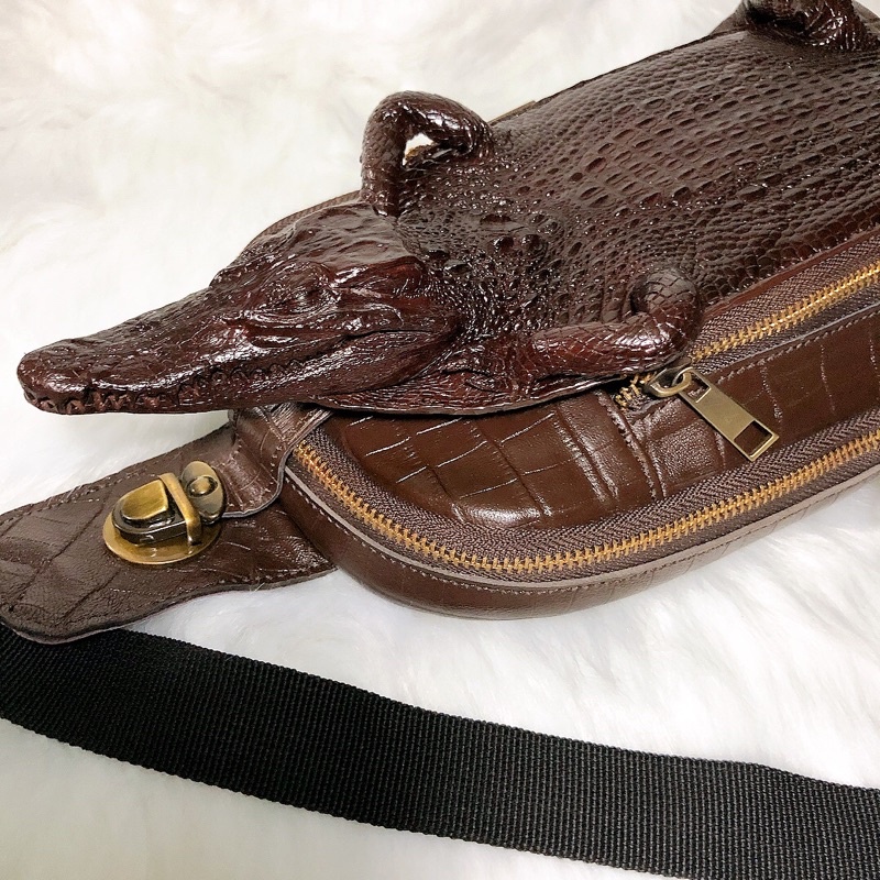 Túi đeo chéo nam, nguyên con cá sấu con, phối da bò, kích thước 26cm-17cm