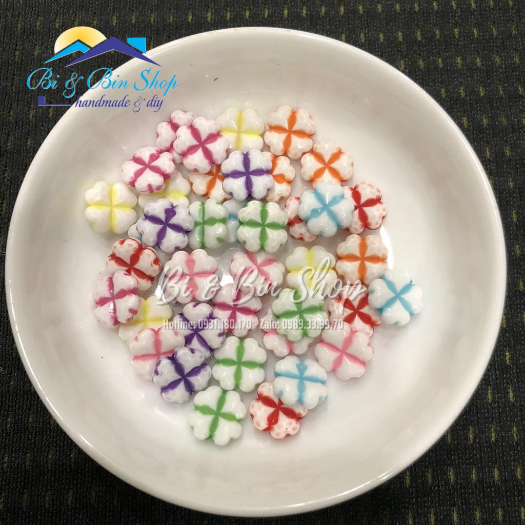 50 Cái Charm Hạt Nhựa Hình Hoa 4 Cánh (Cỏ 4 Lá) Xỏ Hạt Chuỗi Làm Vòng Đeo Tay
