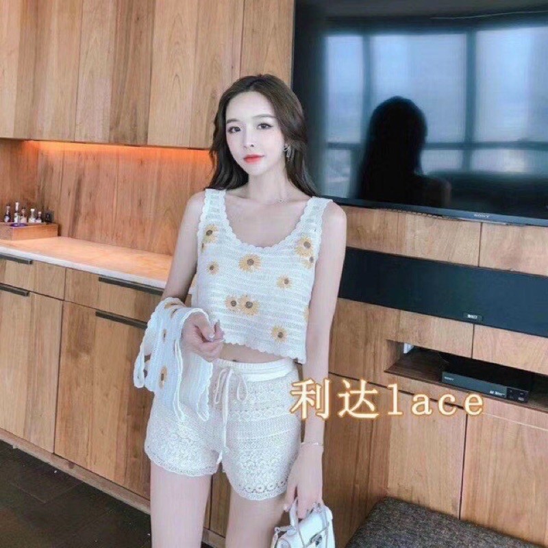 Áo ren hoa cúc cổ tròn cực xinh