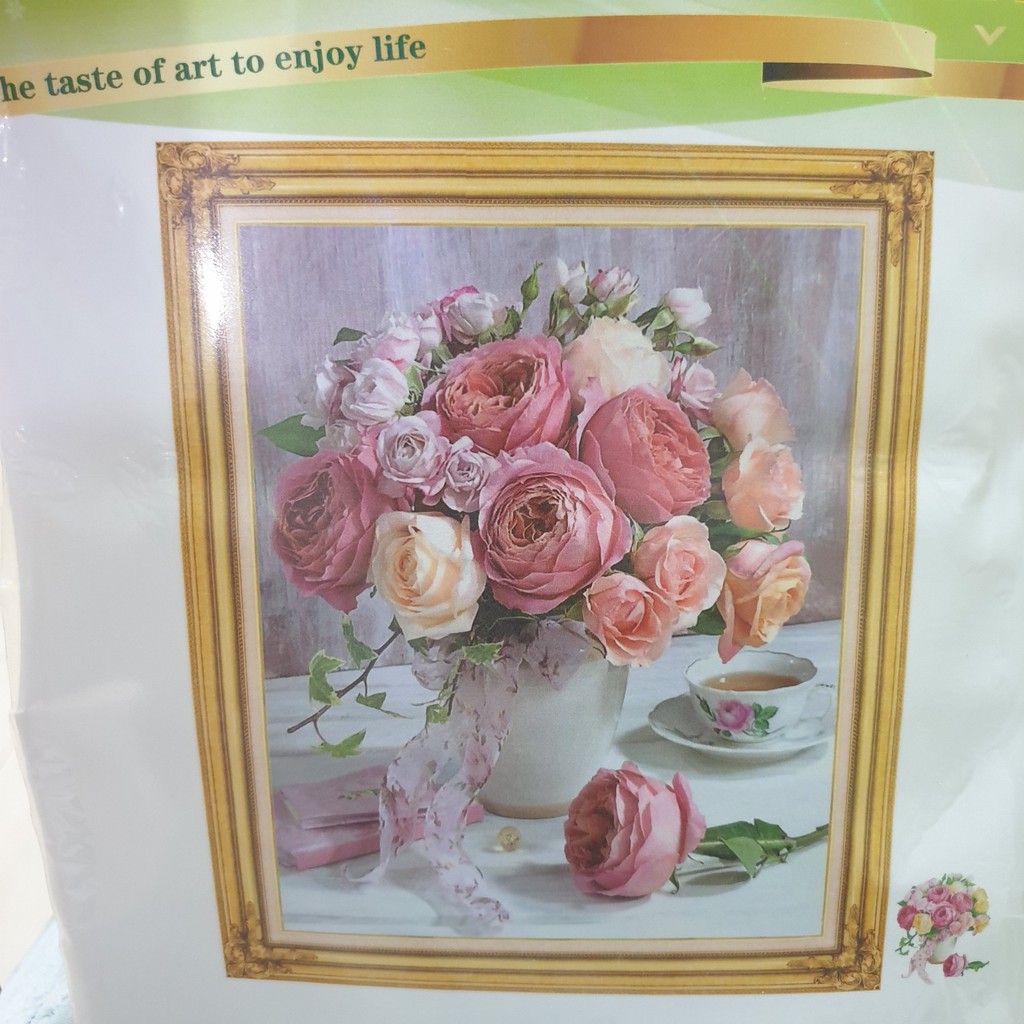 Tranh Thêu Chữ Thập BÌNH HOA KHOE SẮC. Kích Thước: 60cm x 50cm