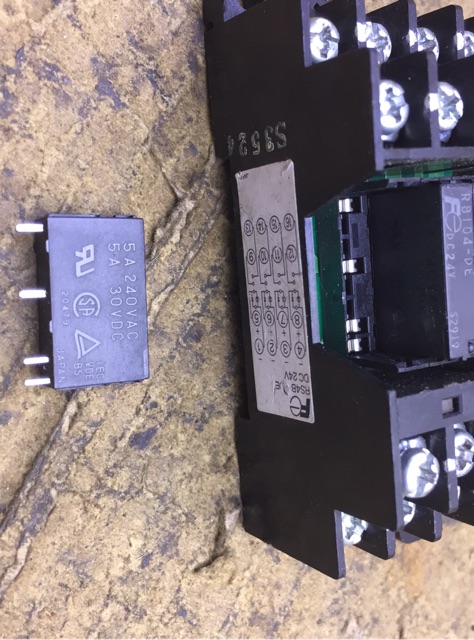 Cụm 4 relay cũ xịn rẻ