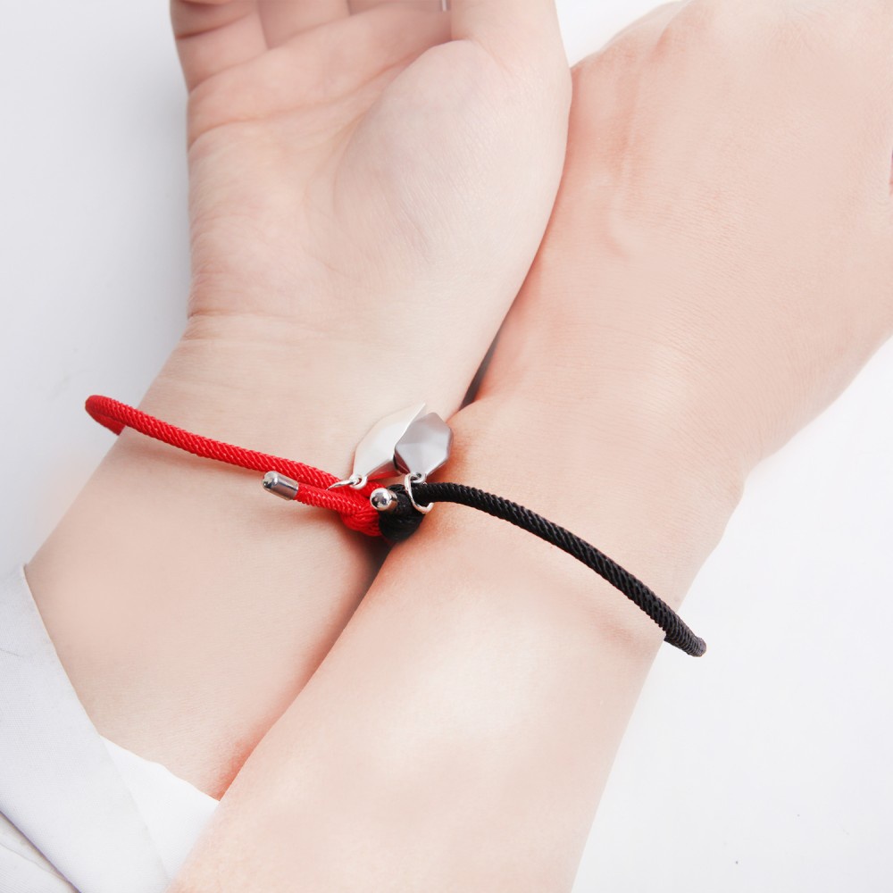 1 Cặp Vòng Tay May Mắn Đính Đá Hình Trái Tim Hít Nam Châm Sáng Tạo