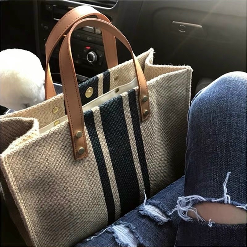 Túi cói sọc quai da có quai đeo chéo sang chảnh phong cách Hàn Quốc