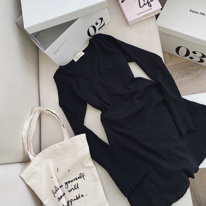 ĐẦM BODY ĐEN CỔ TIM CUỐN BIÊN