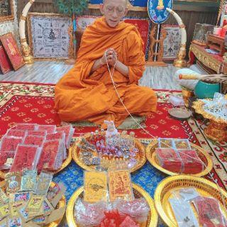 Vòng tay bi đỏ may mắn