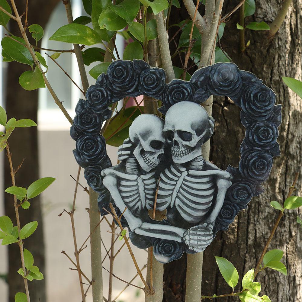 Nhà Đầu Lâu Và Hoa Hồng Trang Trí Cửa