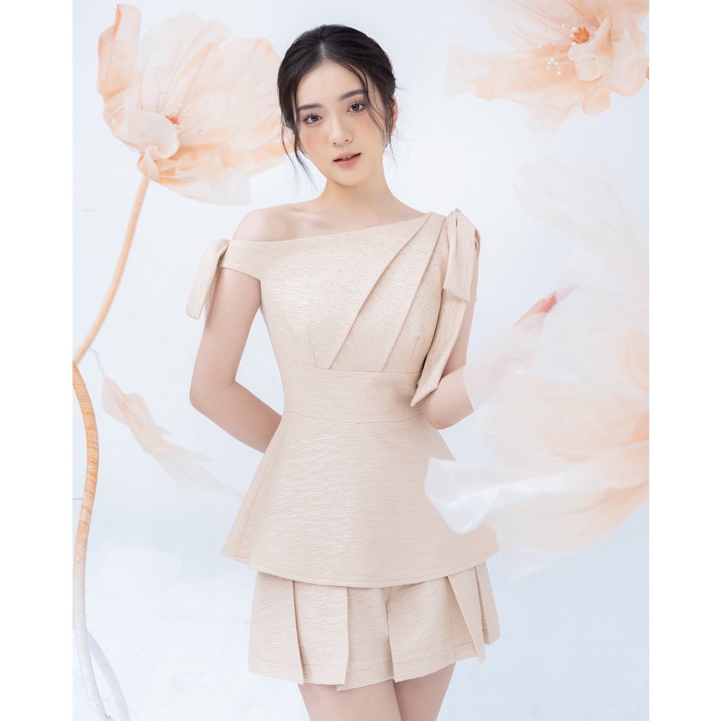 Áo lệch vai tay nơ chất liệu gấm cao cấp Beige Top