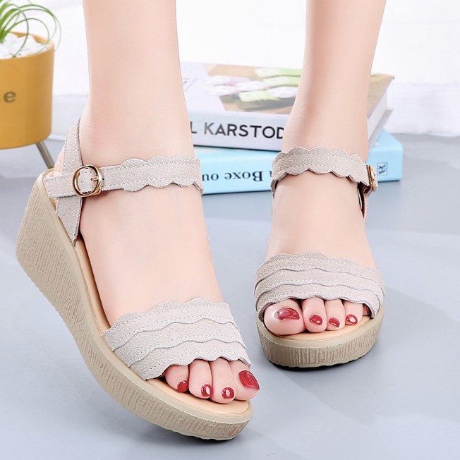 【READY STOCK】Fashion handmade  women's sandals Platform shoes Lightweight and wearable Polyurethane bottom