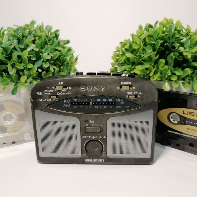 Đài radio cassette Sony WM-GX322 cầm tay mini chạy băng tape có radio loa ngoài