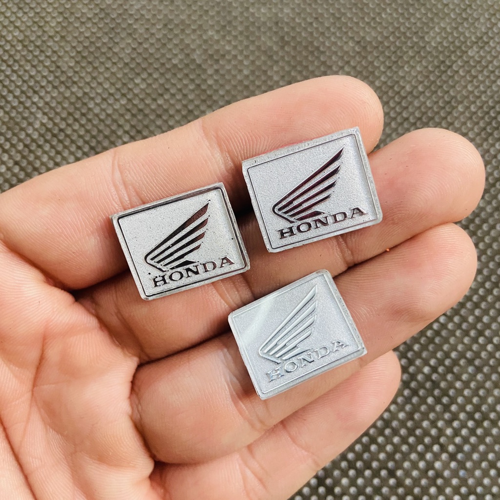 Tem logo cánh chim honda nhỏ hàng như zin gắn đồng hồ, bảng số