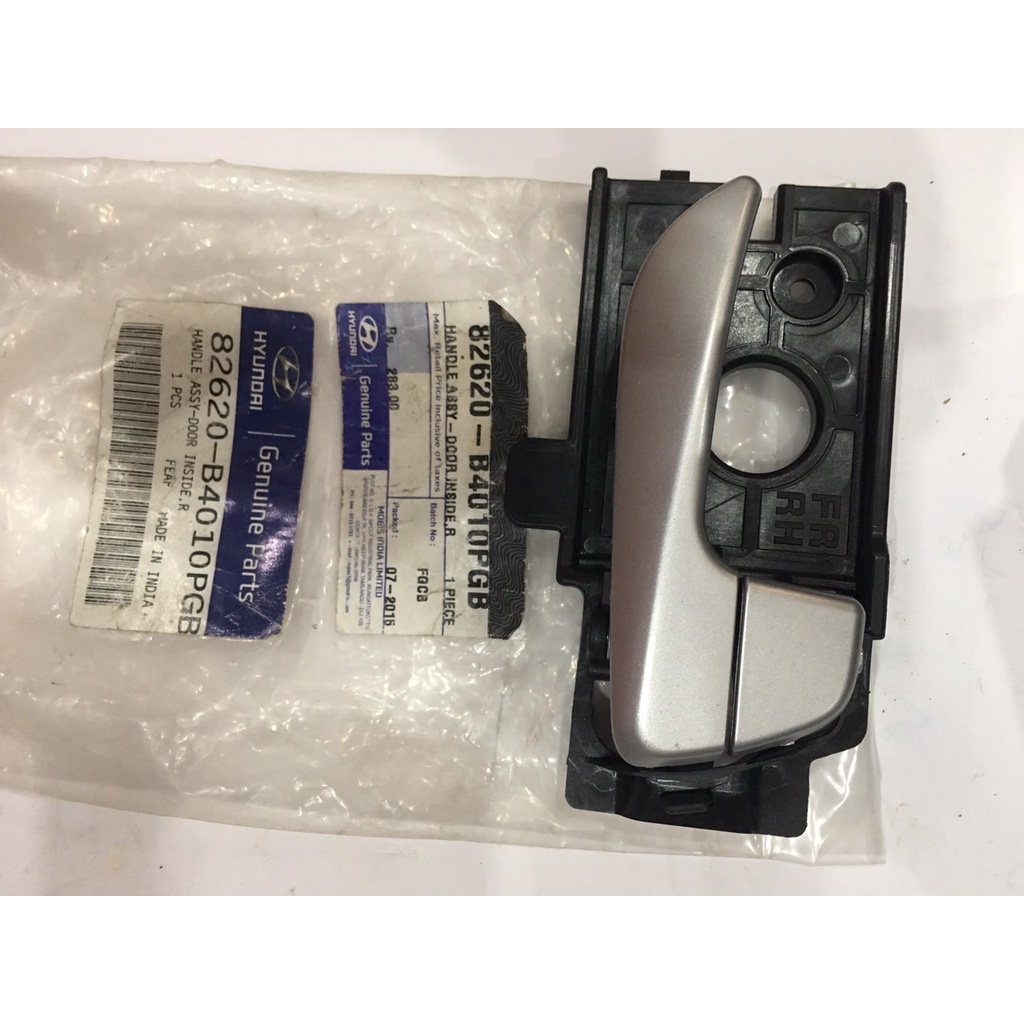 Tay mở cửa trong trước phải Huyndai I10 Tay mở cửa 82620B4010PGB