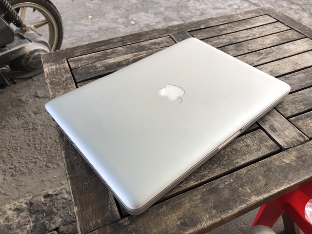 Macbook pro 2011 core i5 ram 4G ssd 128G 13.3inch