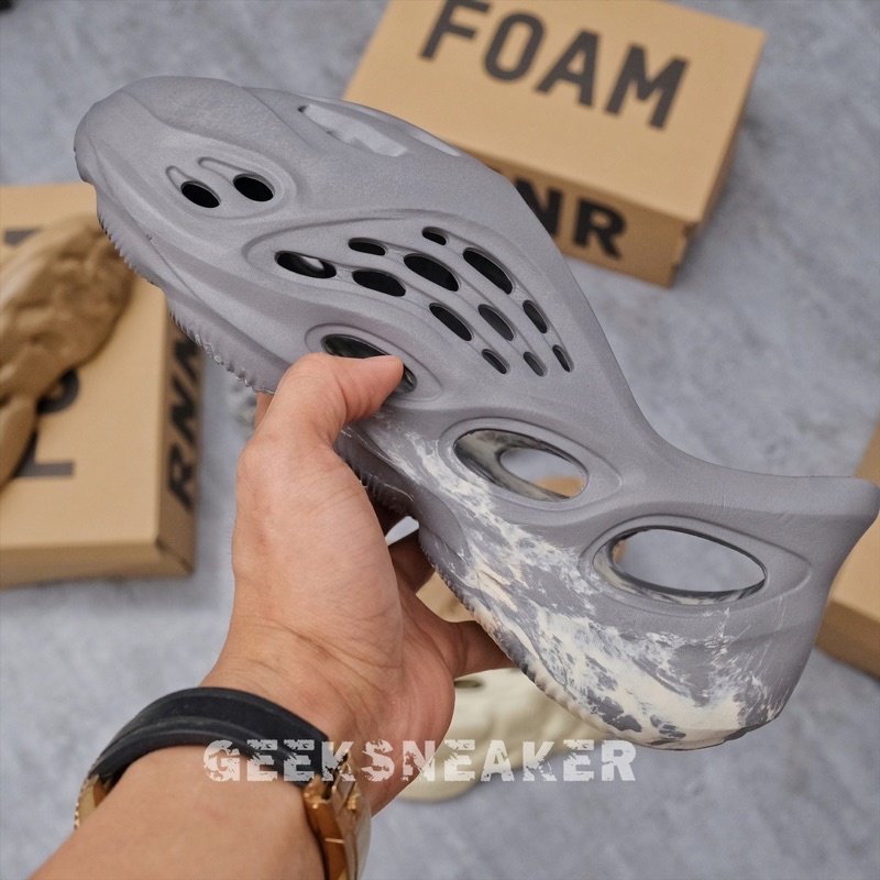 [GeekSneaker] Sneaker YZ FOAM Runner