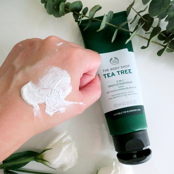 Sữa rửa mặt, mặt nạ tẩy da chết da mụn the body shop tea tree 3in1 wash scrub mask 125ml