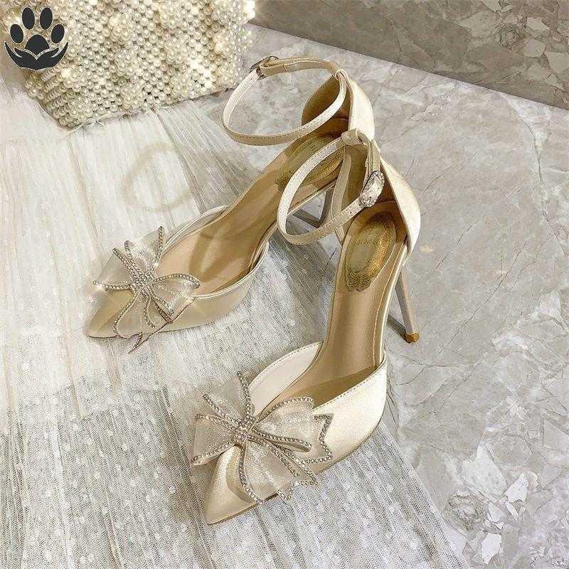 Giày cao gót mũi nhọn gắn nơ lưới đính đá hở eo có quai hậu gót nhọn cao 7p, giày cưới cô dâu mũi nhọn kiểu mới [m74]