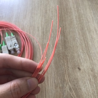 1 dây pigtail SC/UPC, Multimode OM2 dài 1.5M phi 0.9mm(Dây nối quang đa mốt OM2 SC/UPC)