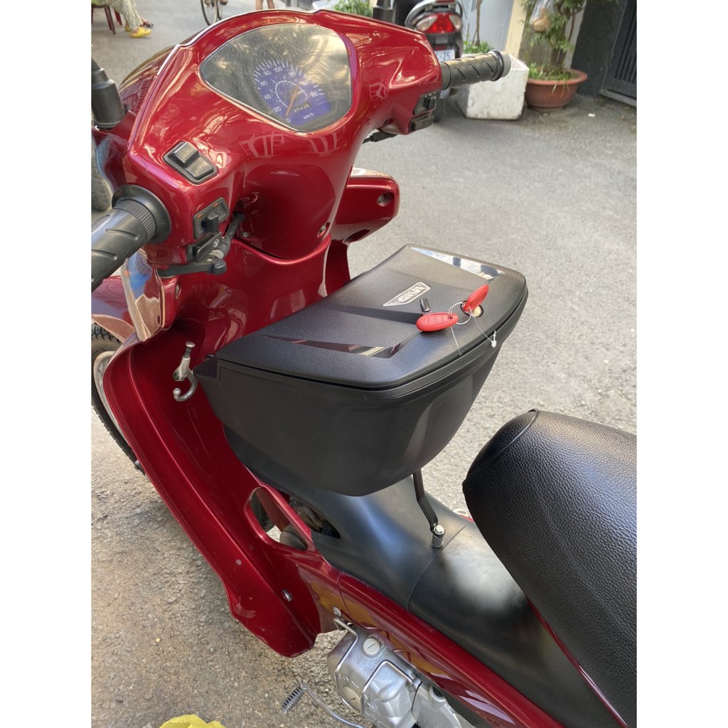 Thùng giữa Future 1, thùng givi G12N kèm bát gắn Future 1, hàng givi chính hãng, bảo hành 2 năm.