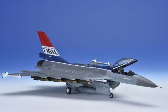 Kinetic 48026 Mô Hình Máy Bay 1/48 F-16XL Experimental Fighter Aircraf