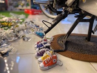Móc khoá chiếc giày Adidas