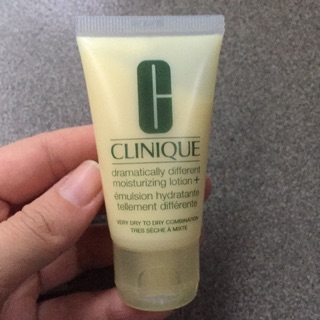 Kem dưỡng ẩm Clinique Dramatically Different Moisturizing Lotion+(dành cho da khô) (50ml ) - USA